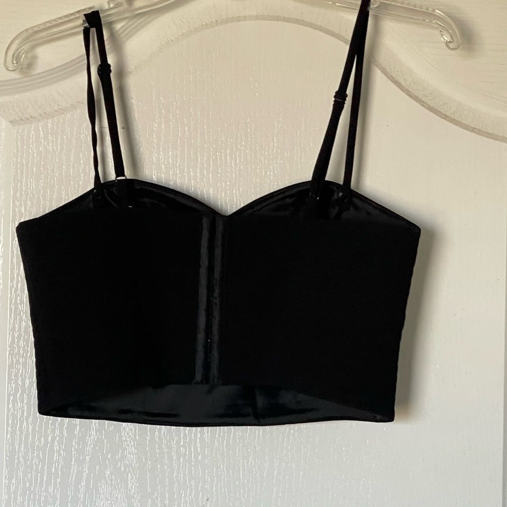 NWT Country Road halter top, structured crop top,black, Size small - Picture 2 of 10